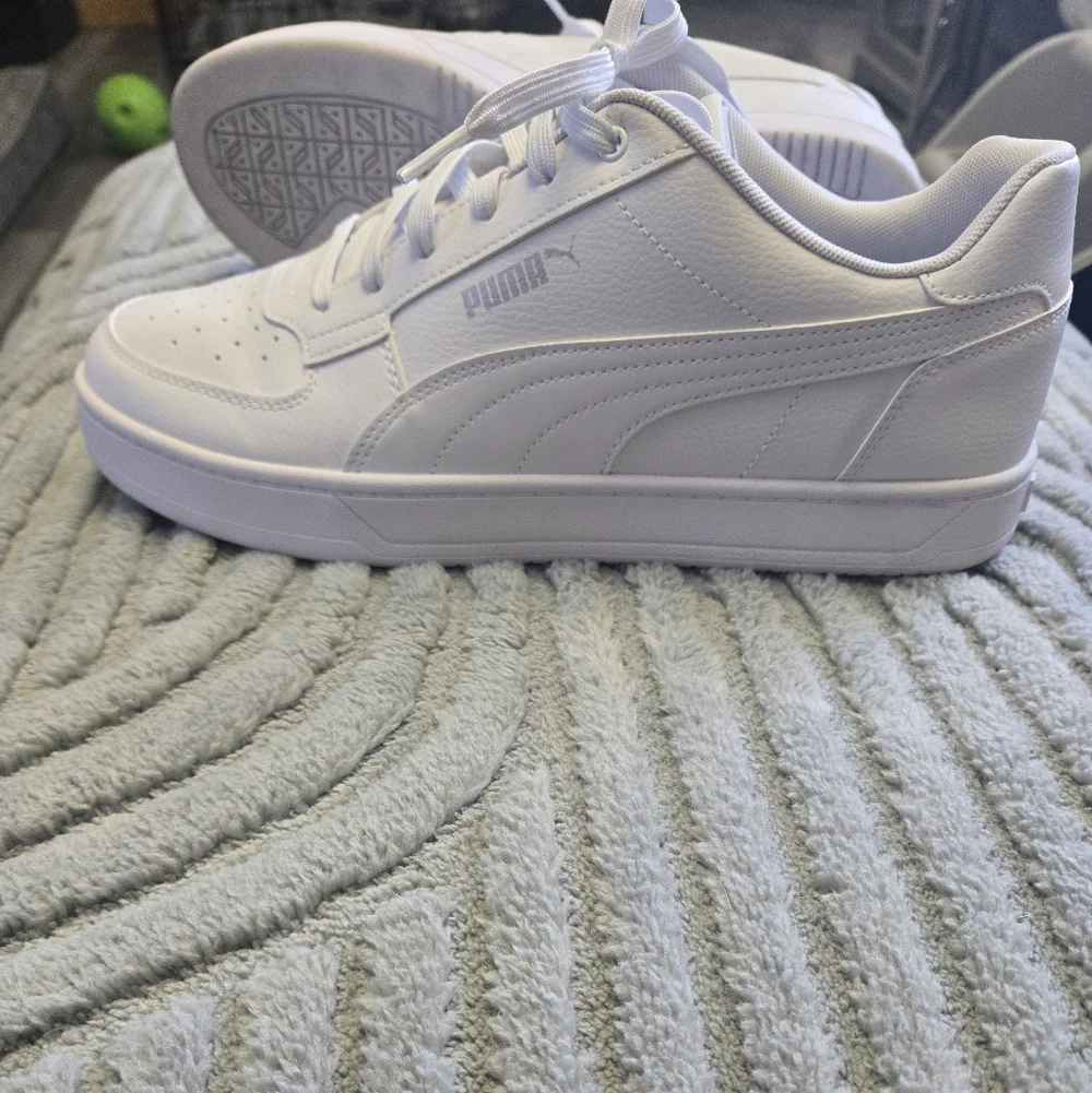 Puma Men's All White Sneakers Size 10.5 Like New - Picture 2 of 7
